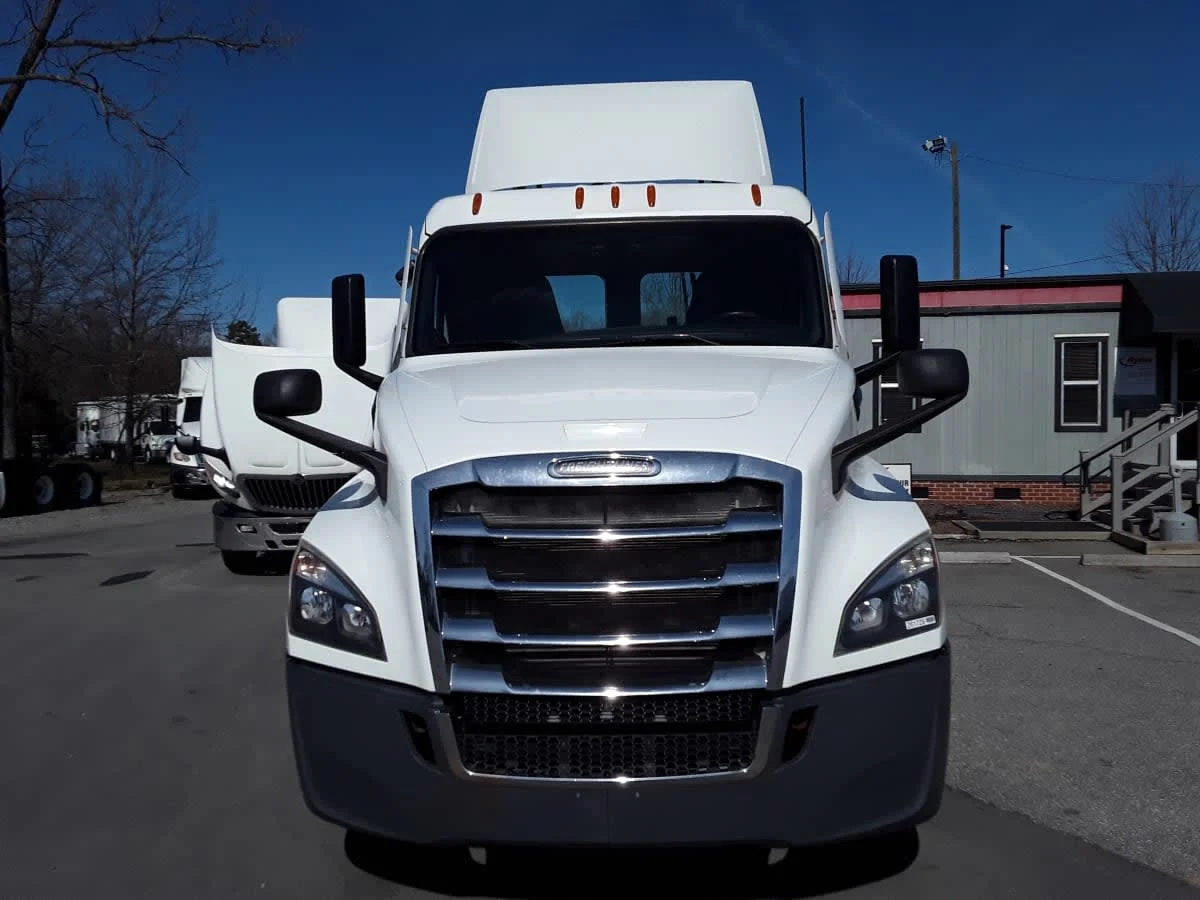 2021 Freightliner Cascadia - image 2