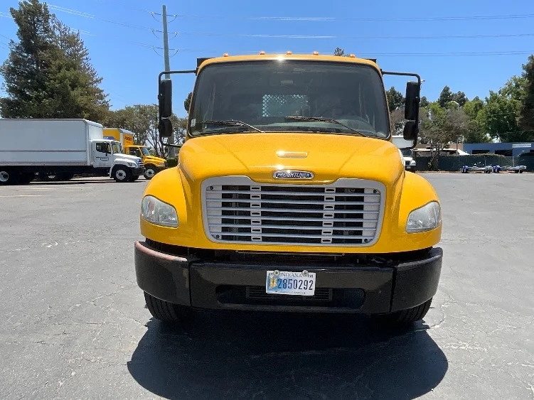 2020 Freightliner M2 106 in Santa Clara, CA — photo 2