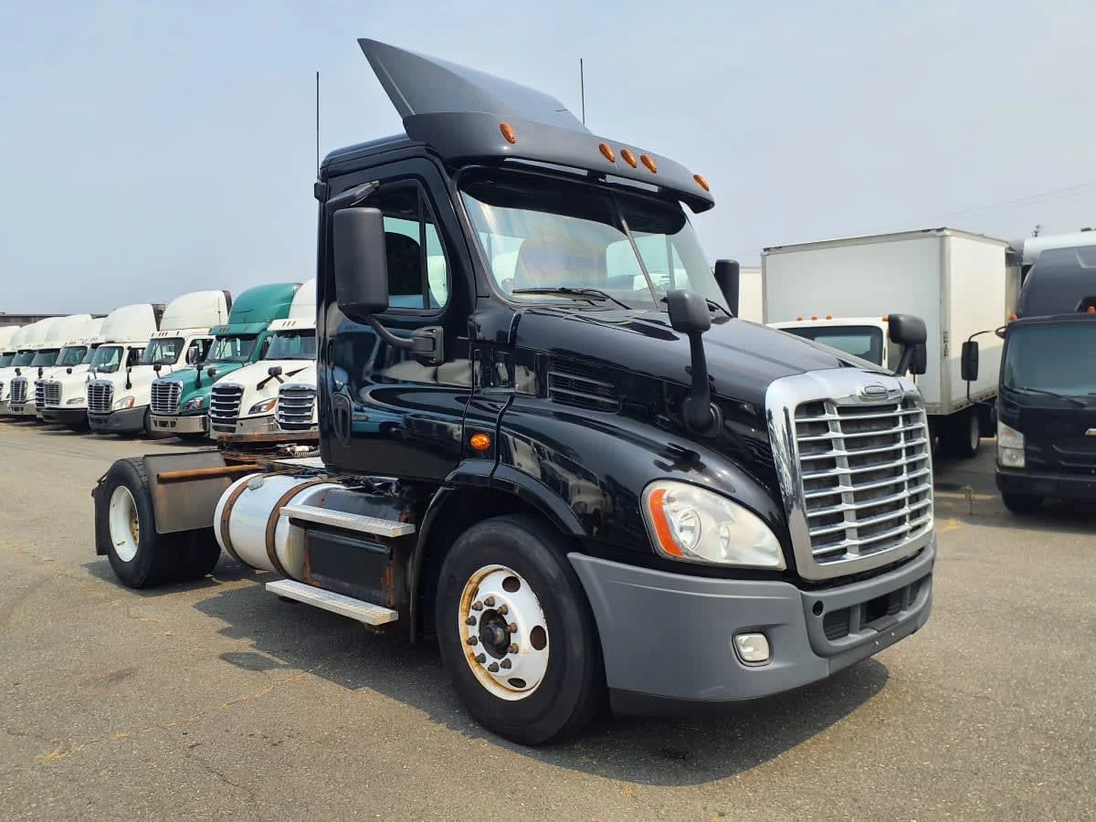 2018 Freightliner Cascadia in Springfield, MA — photo 3
