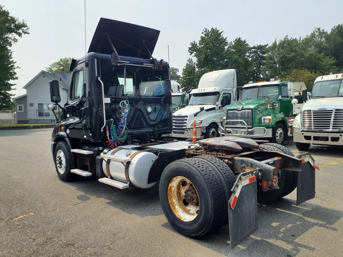 2018 Freightliner Cascadia in Springfield, MA — photo 6