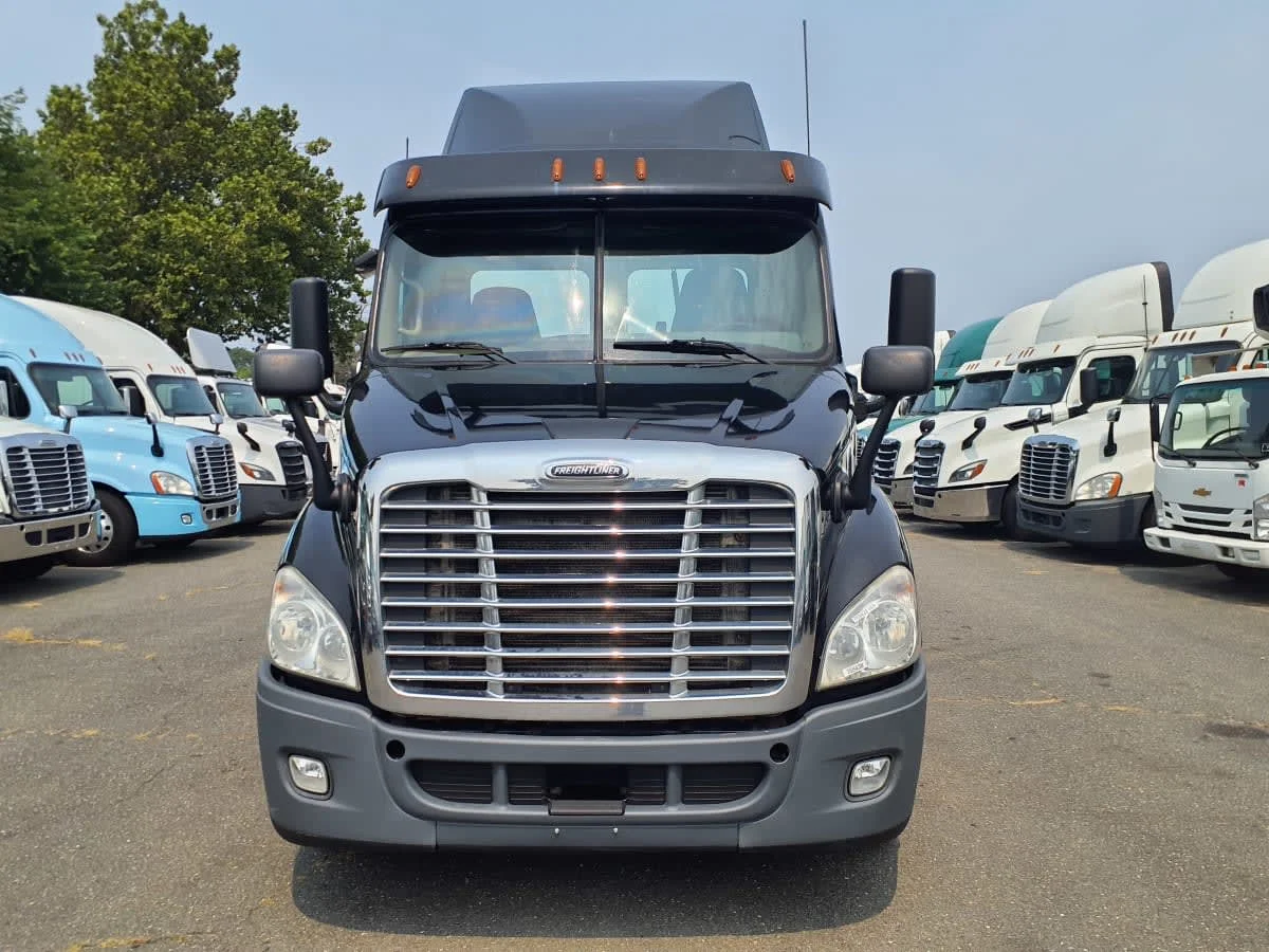 2018 Freightliner Cascadia in Springfield, MA — photo 2