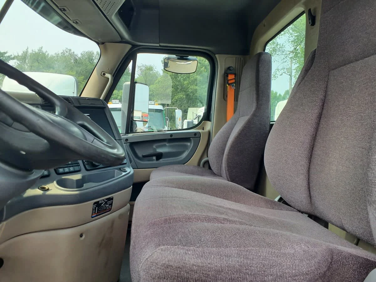 2018 Freightliner Cascadia in Springfield, MA — photo 11