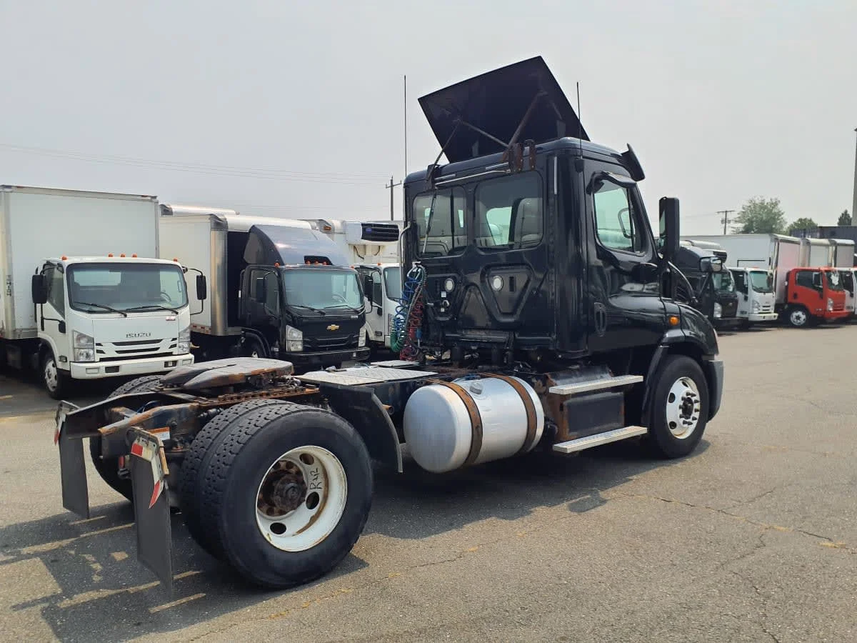 2018 Freightliner Cascadia in Springfield, MA — photo 4