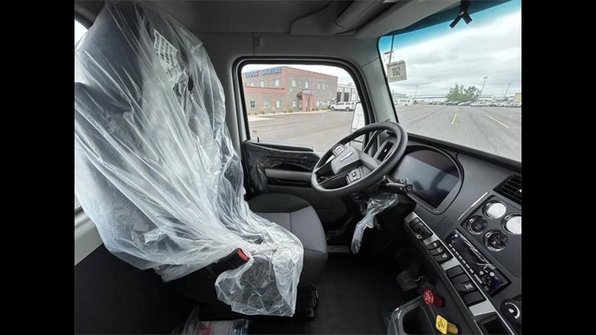 2025 Kenworth T880 - image 10