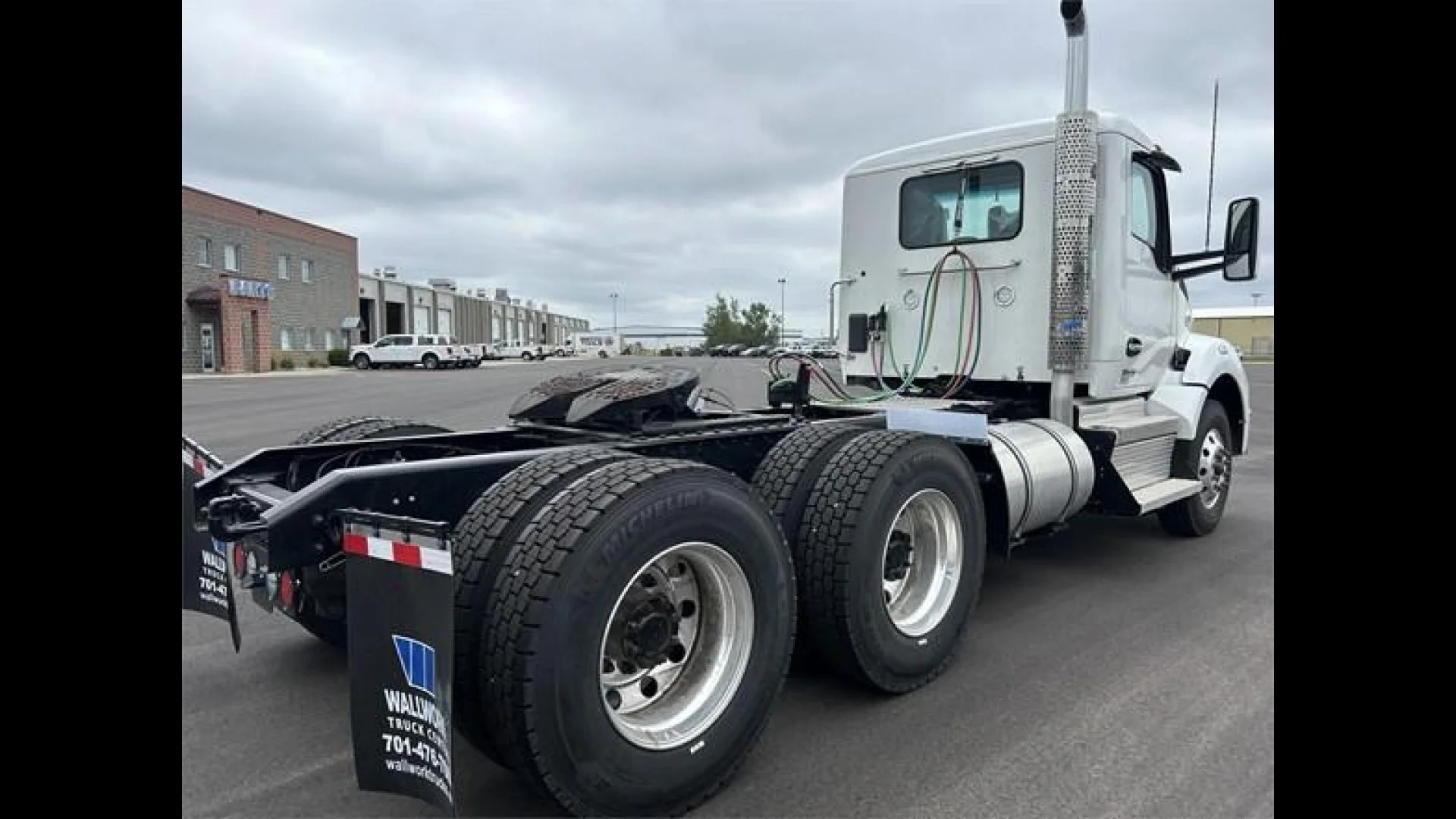 2025 Kenworth T880 - image 5