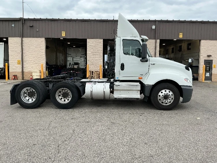 2019 International LT in Piqua, OH — photo 8