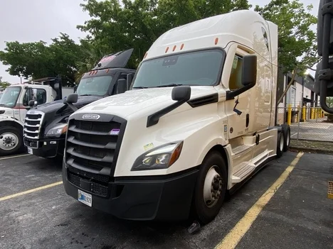 2022 Freightliner Cascadia - image 3