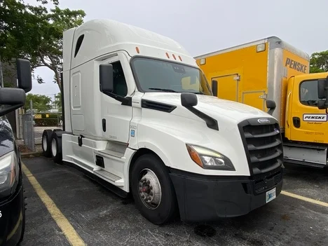 2022 Freightliner Cascadia - image 6