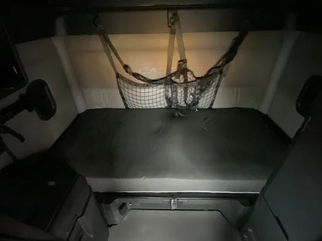 2022 Freightliner Cascadia - image 9