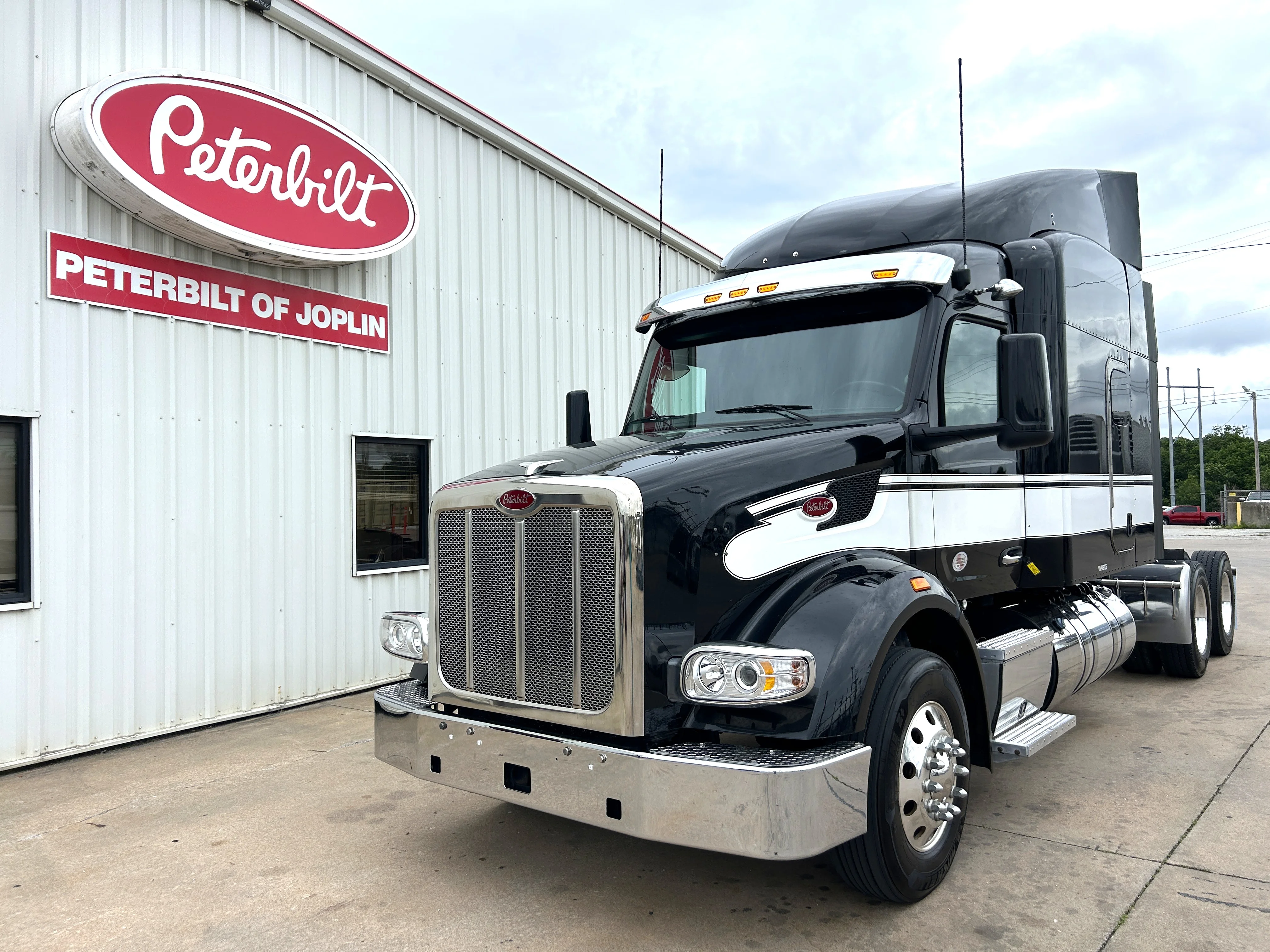 2023 Peterbilt 567 in Joplin, MO