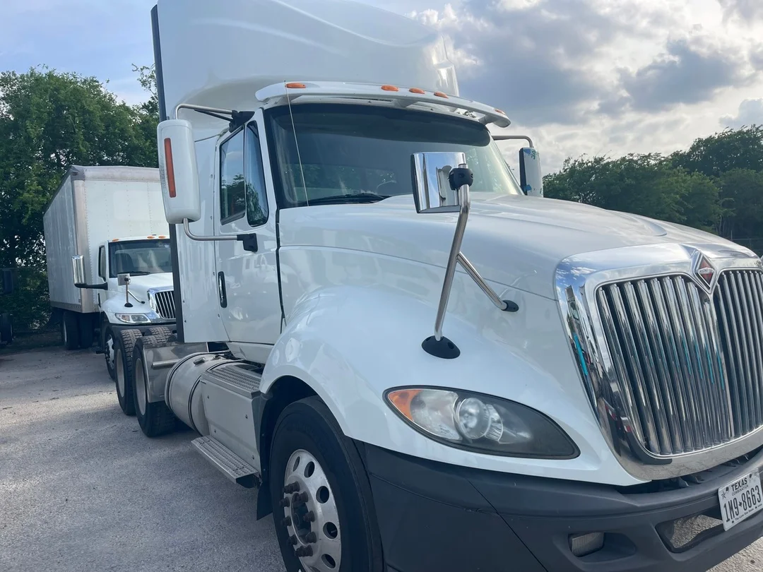 2017 International ProStar - image 2