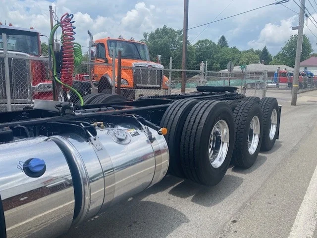 2027 Peterbilt 589 in Eau Claire, PA — photo 11