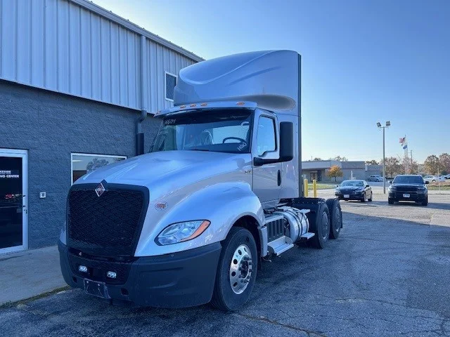 2025 International LT - image 3