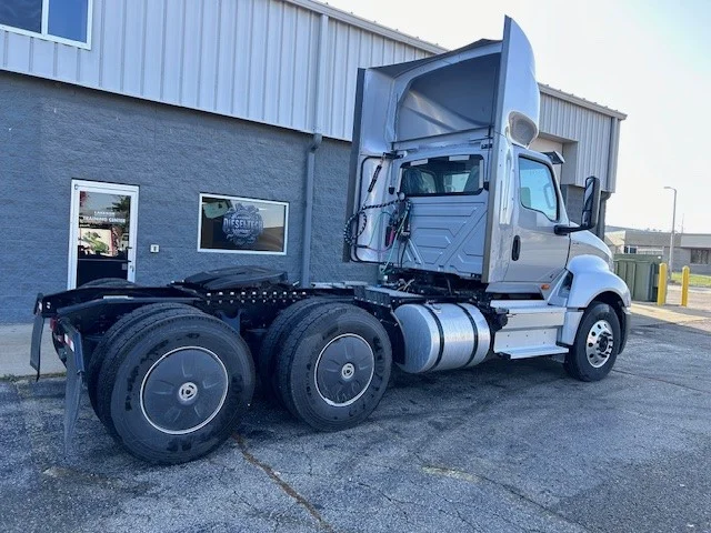 2025 International LT - image 4