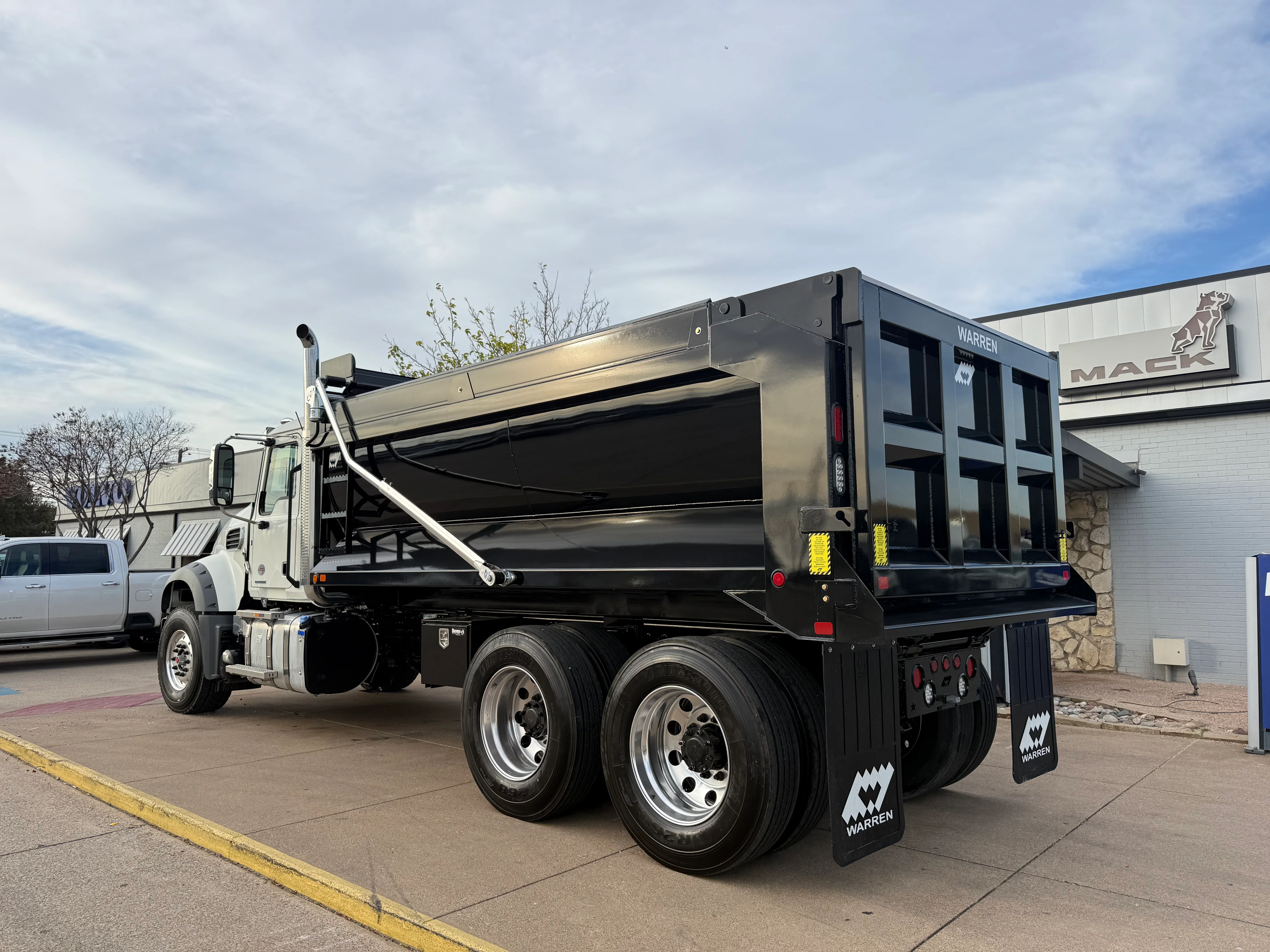 2026 Mack Granite in Dallas Irving Blvd, TX — photo 4