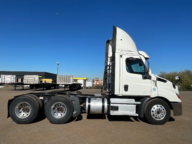 2021 Freightliner Cascadia in Phoenix, AZ — photo 8