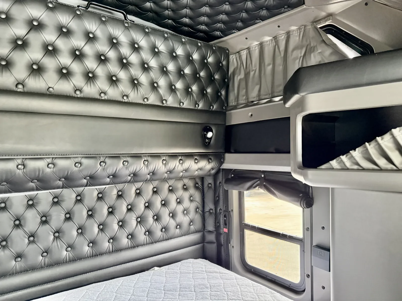 2015 Kenworth W900 in New Lenox, IL — photo 24
