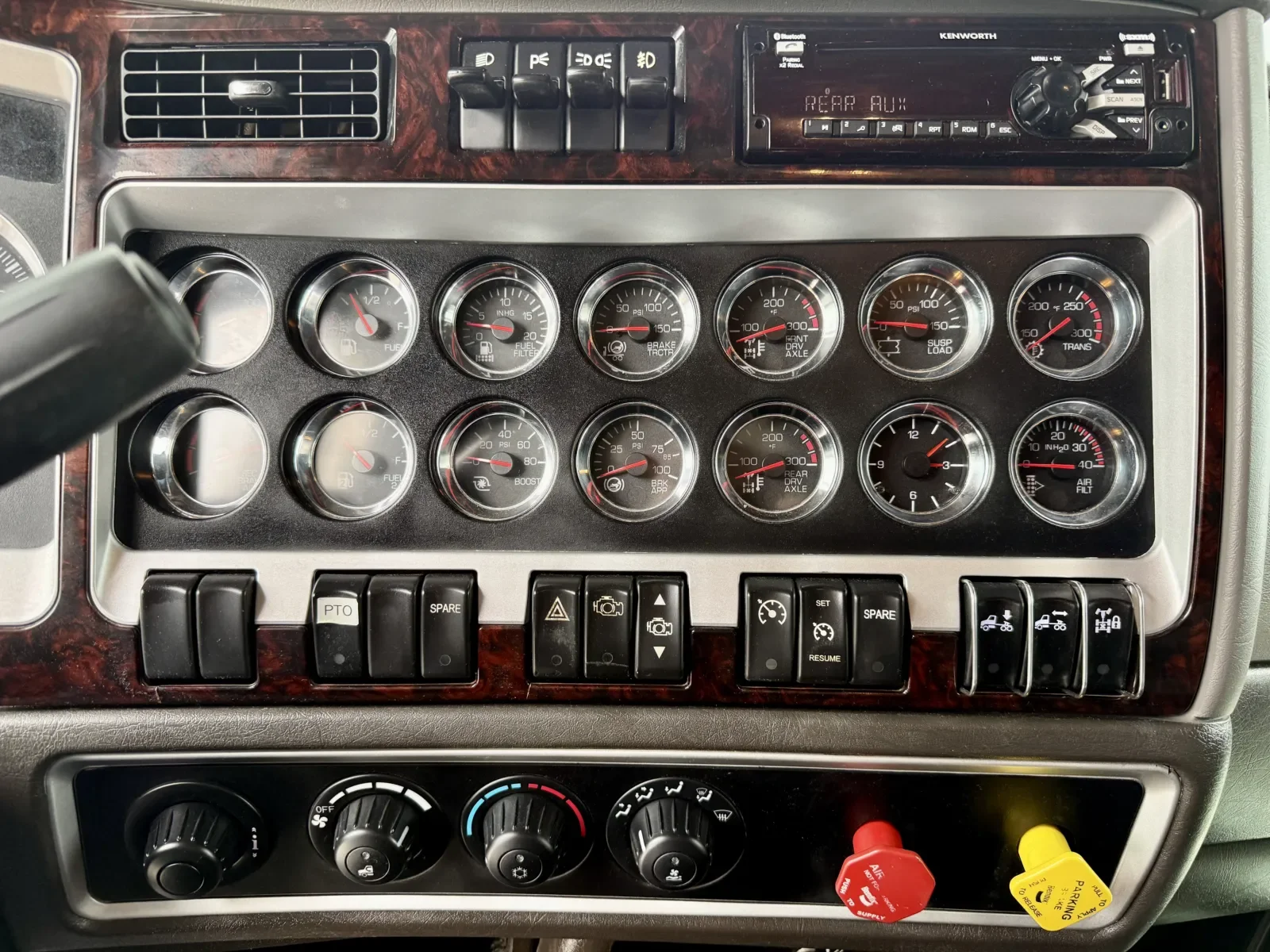 2015 Kenworth W900 in New Lenox, IL — photo 18