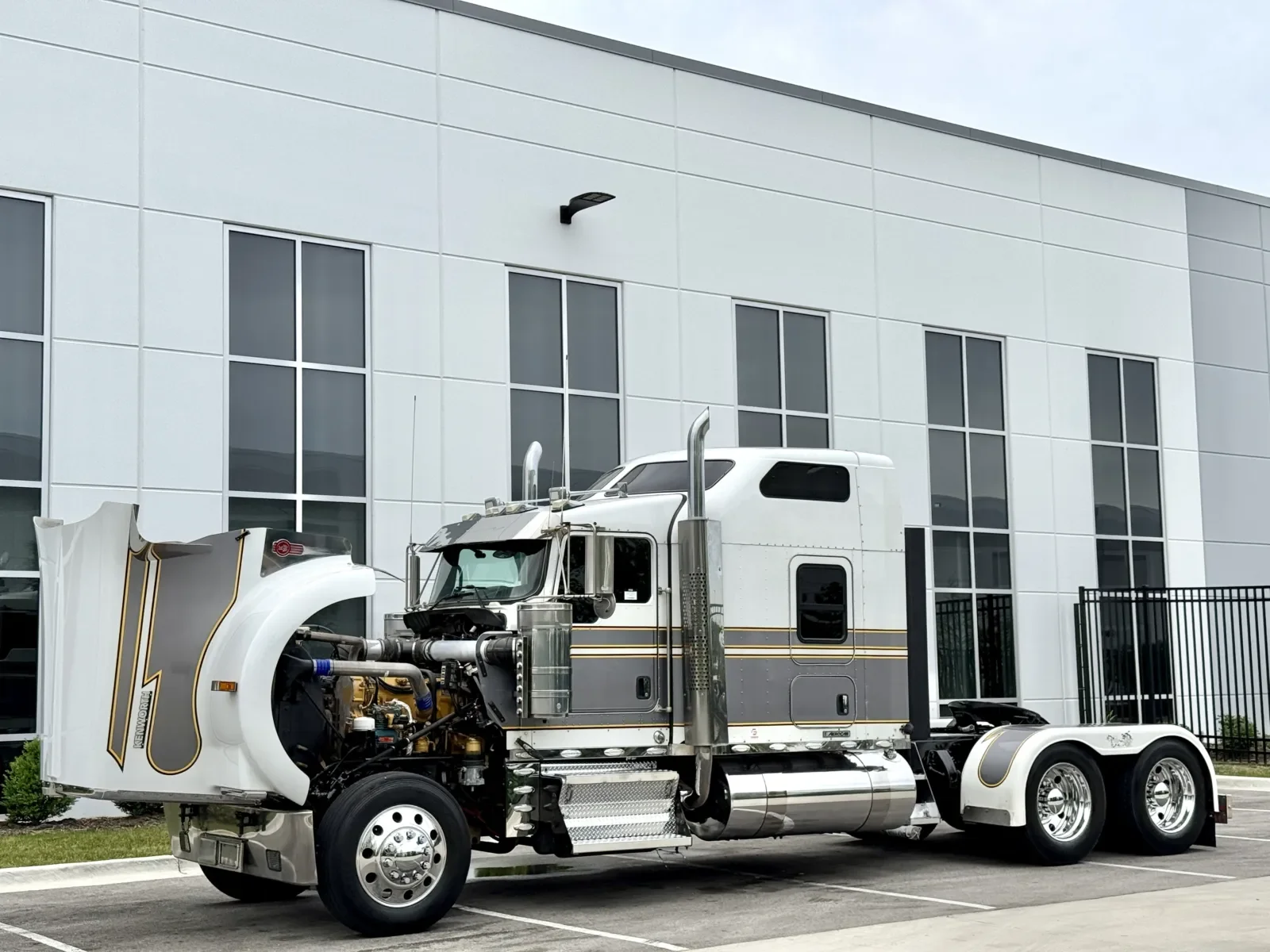 2015 Kenworth W900 in New Lenox, IL — photo 10