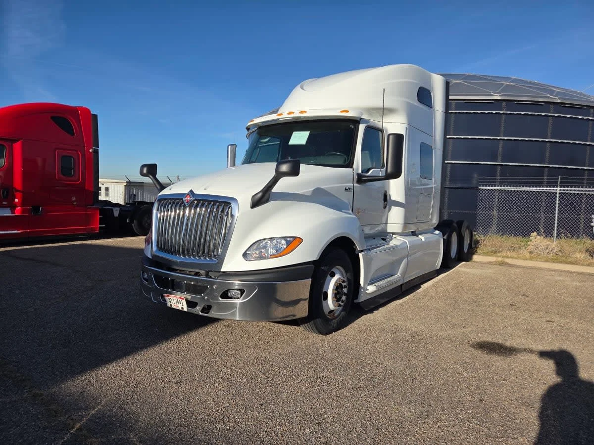 2020 International LT in Commerce City, CO — photo 2