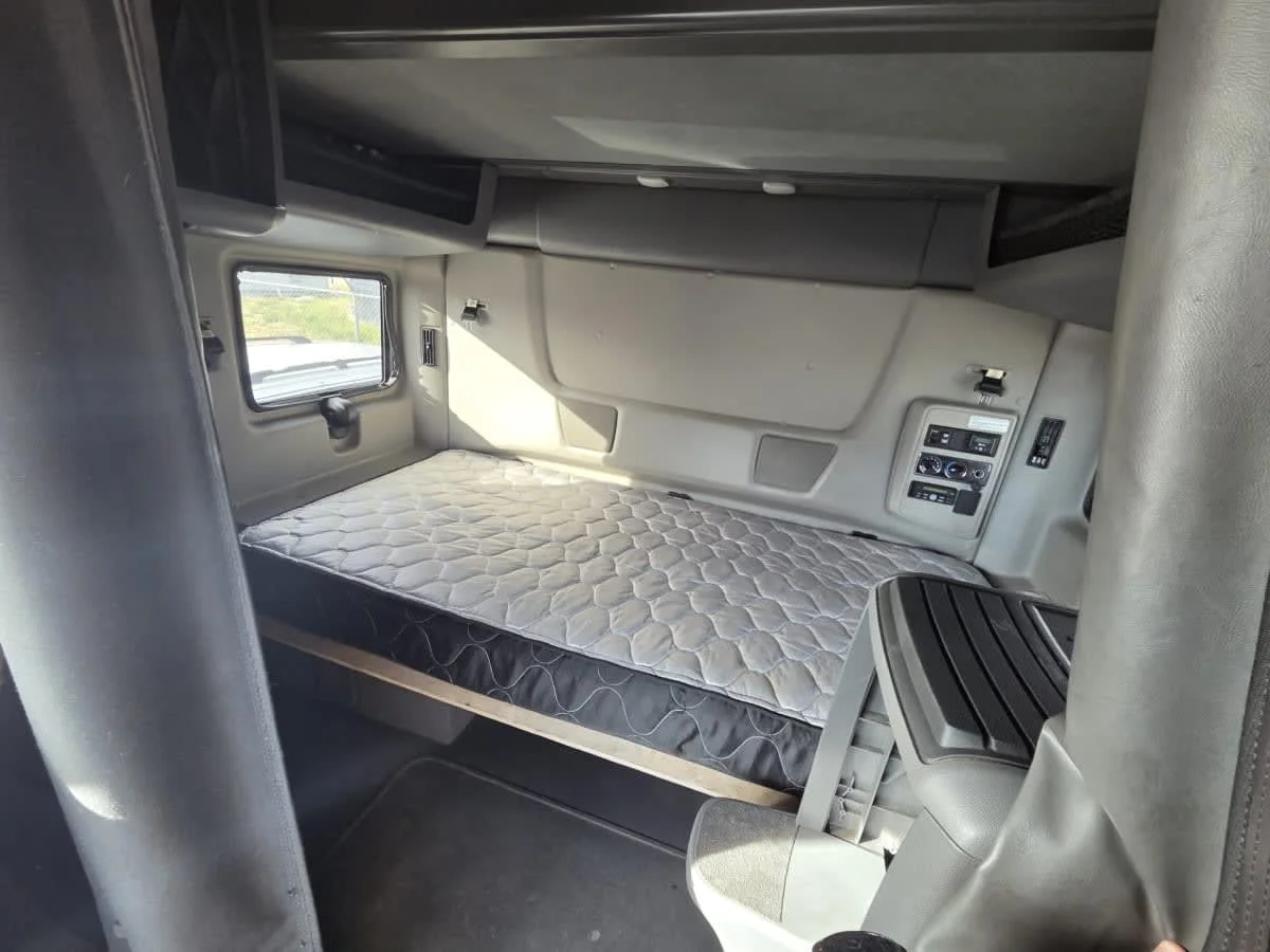 2020 International LT in Commerce City, CO — photo 8