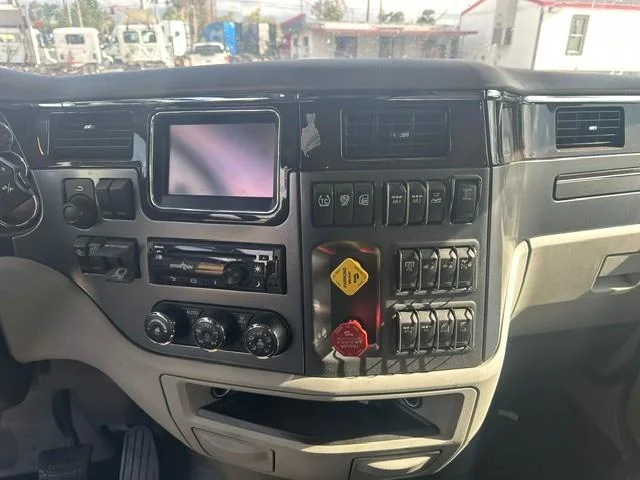 2022 Peterbilt 579 — photo 6