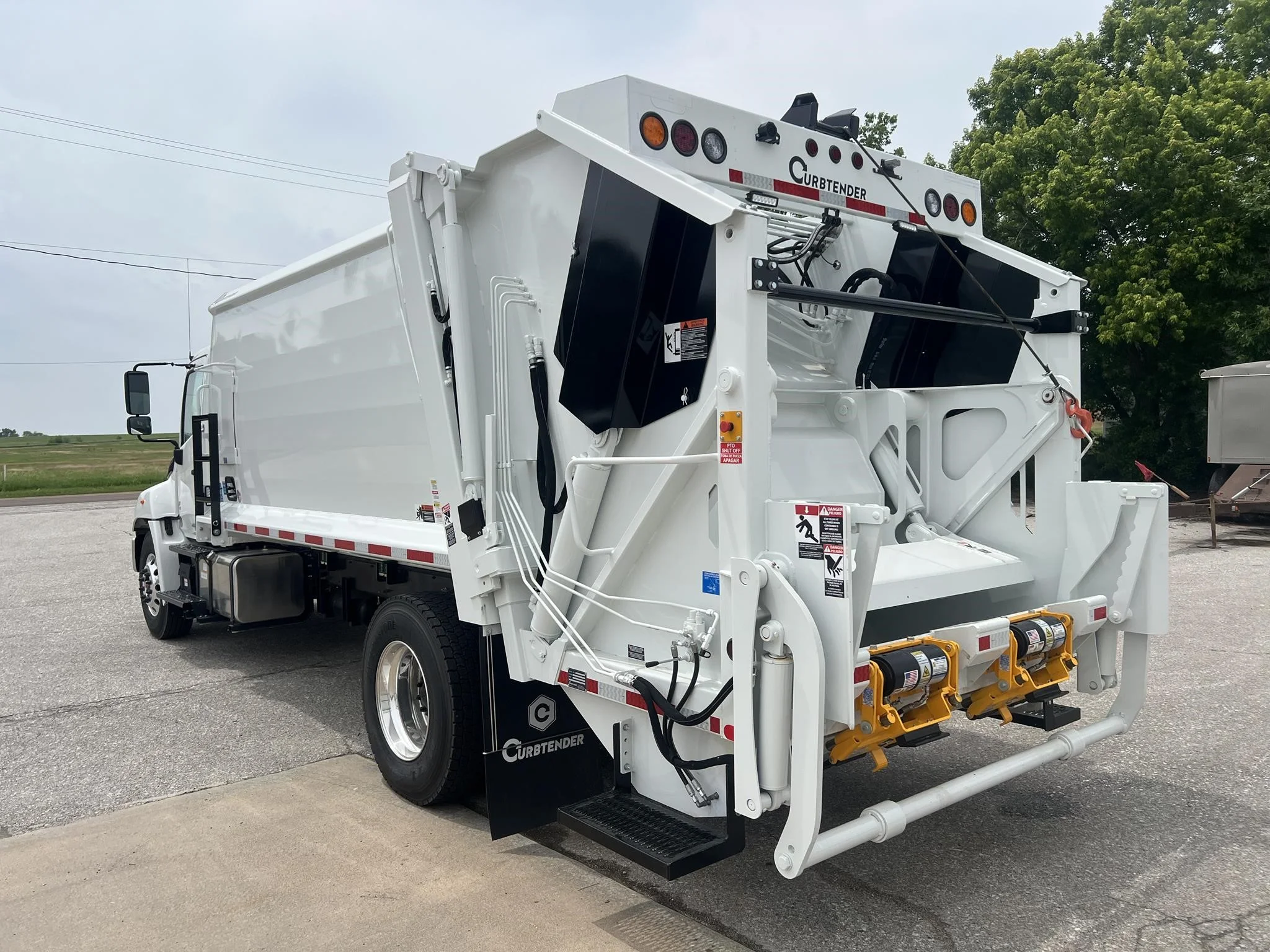 2025 Hino L7 - image 3