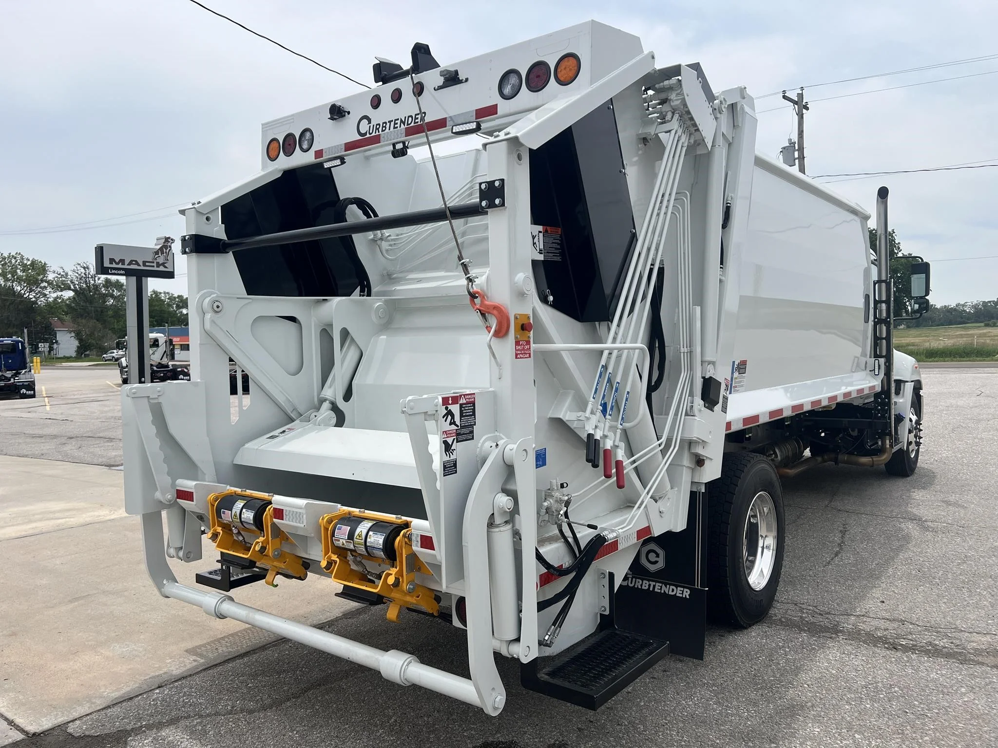 2025 Hino L7 - image 5