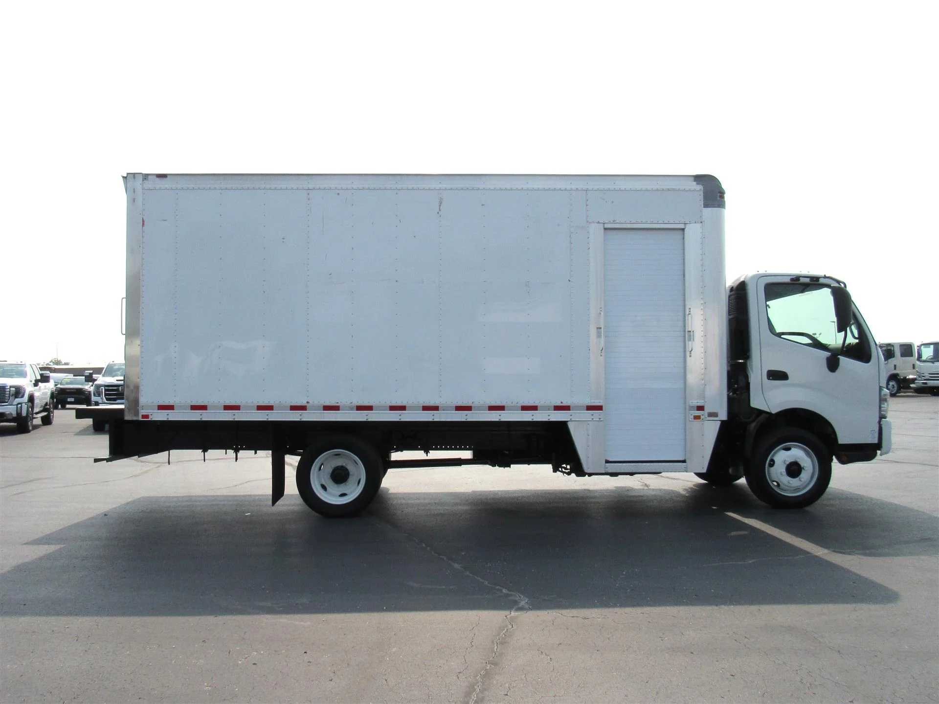 2018 Hino 195 in Kansas City, MO — photo 8