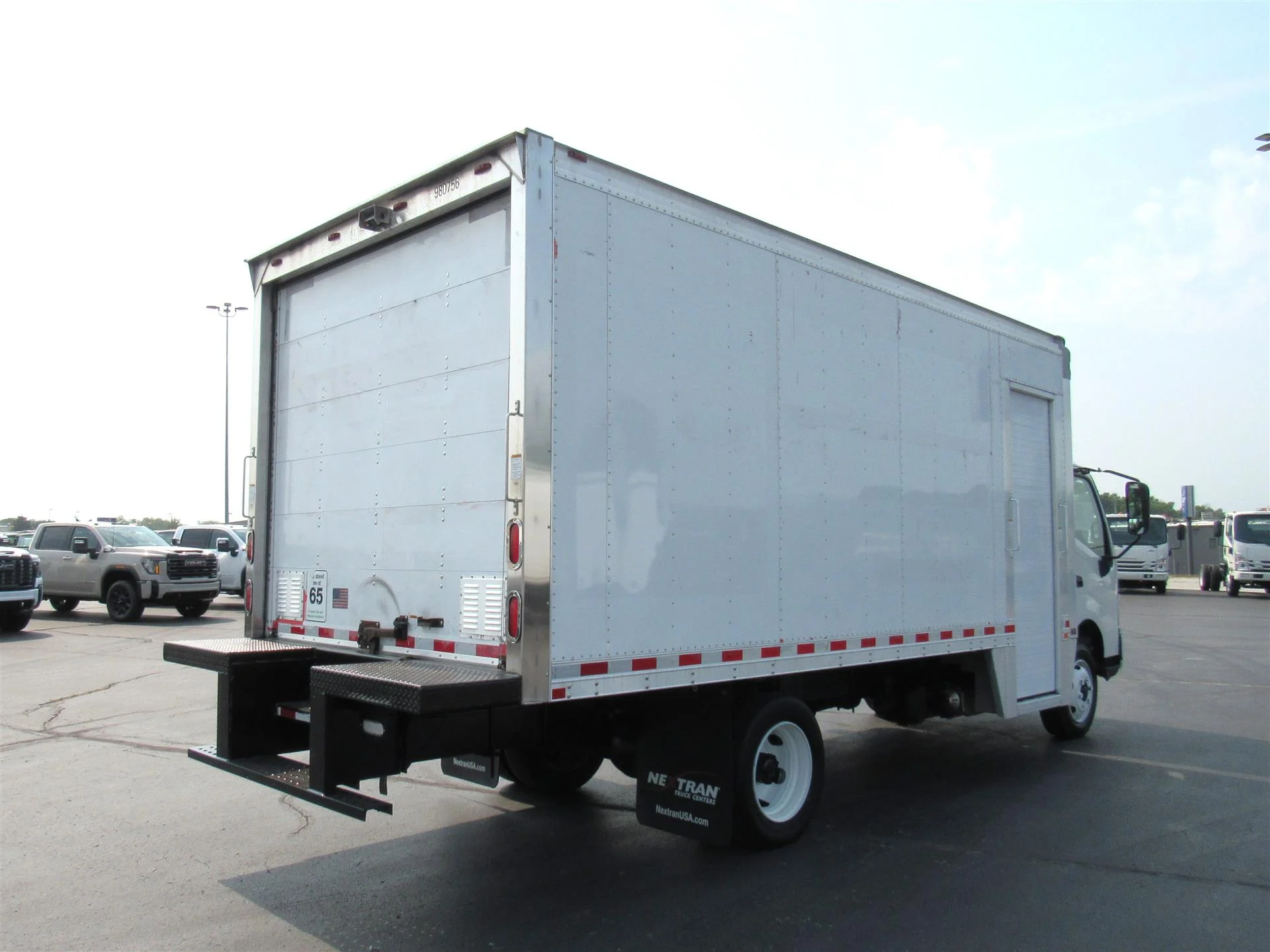 2018 Hino 195 in Kansas City, MO — photo 7