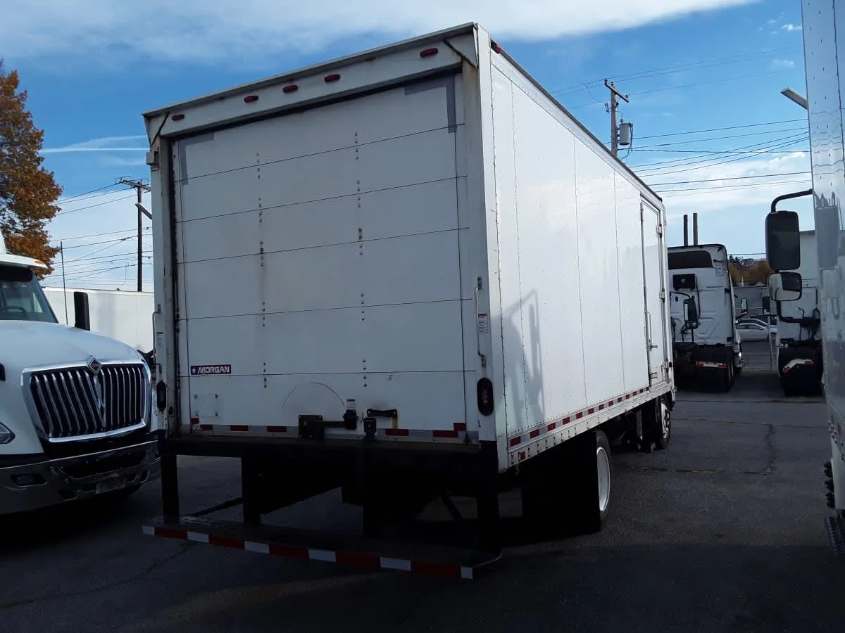 2017 Isuzu NQR - image 4