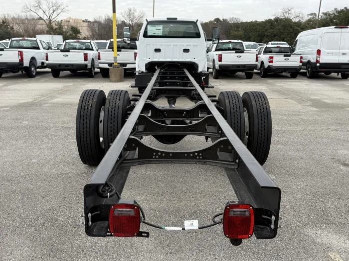 2027 Ford F-750 — photo 5