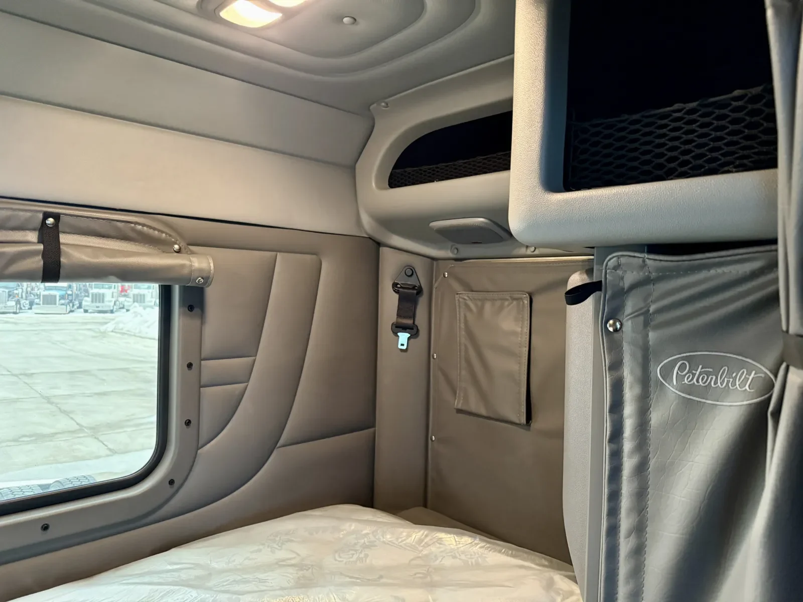 2023 Peterbilt 389 - image 24