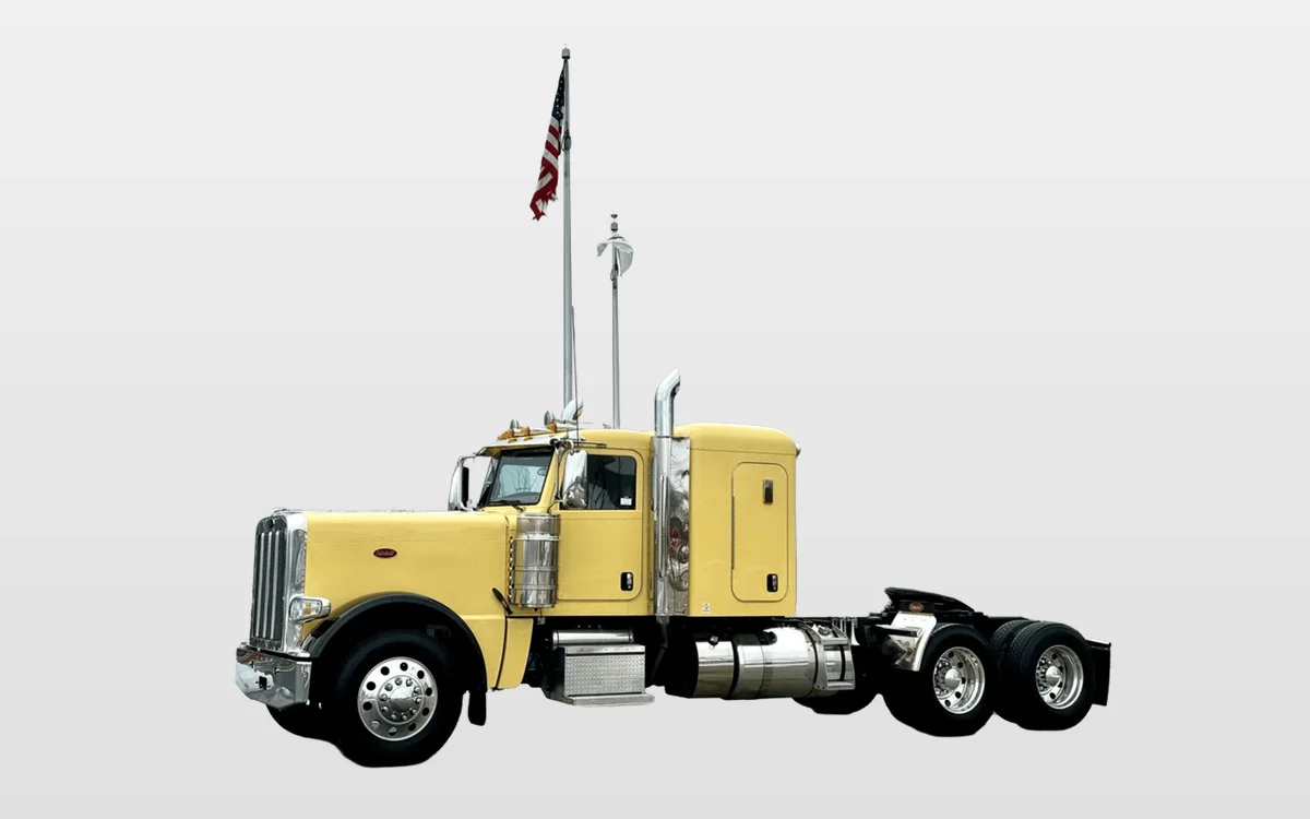 2023 Peterbilt 389 - image 1