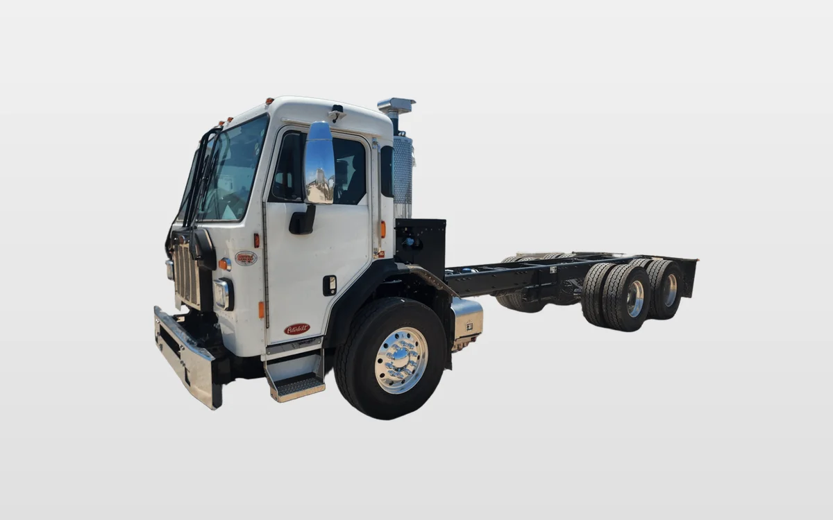 2026 PETERBILT 520 - image 1