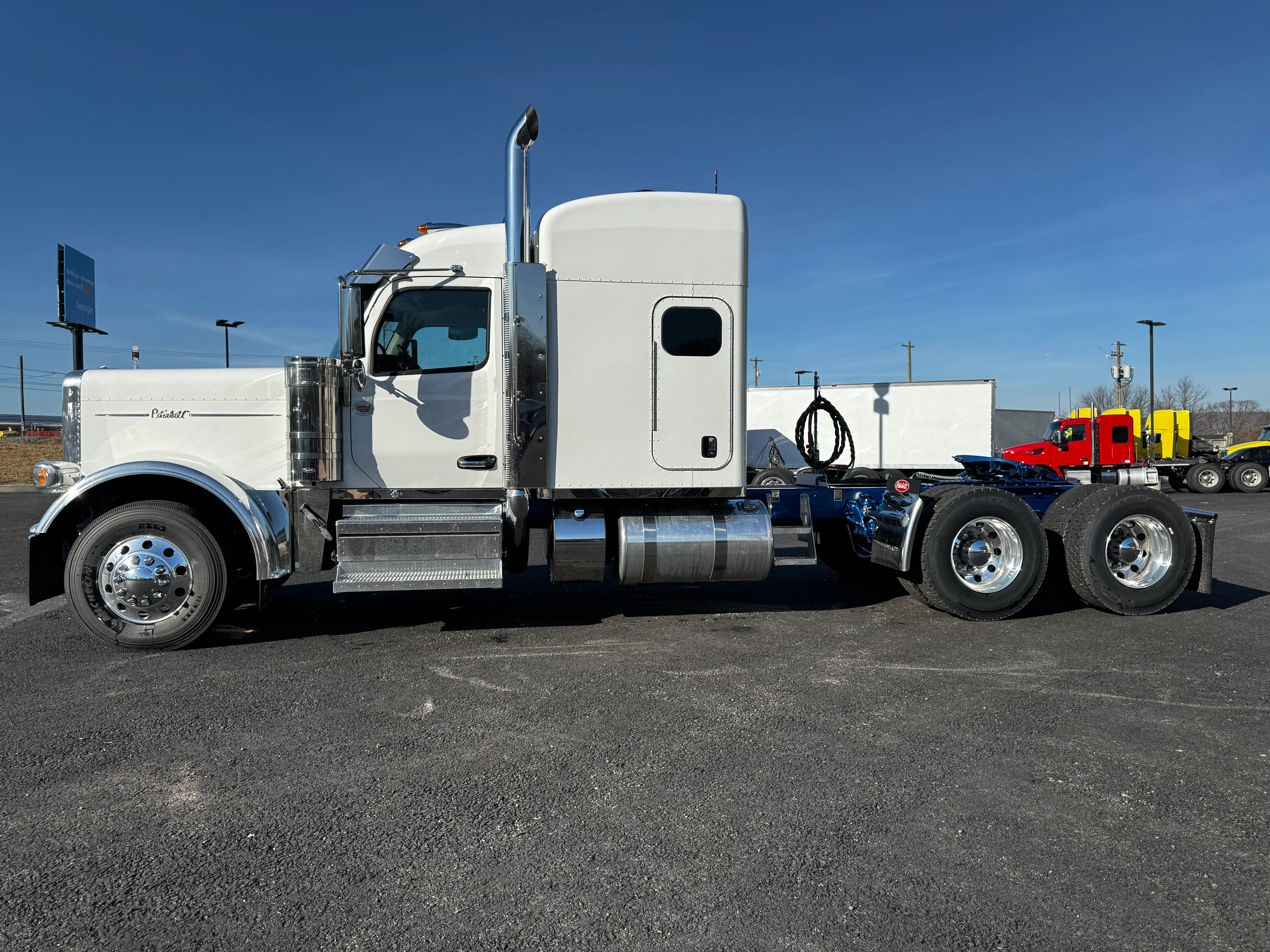 2025 Peterbilt 589 - image 3