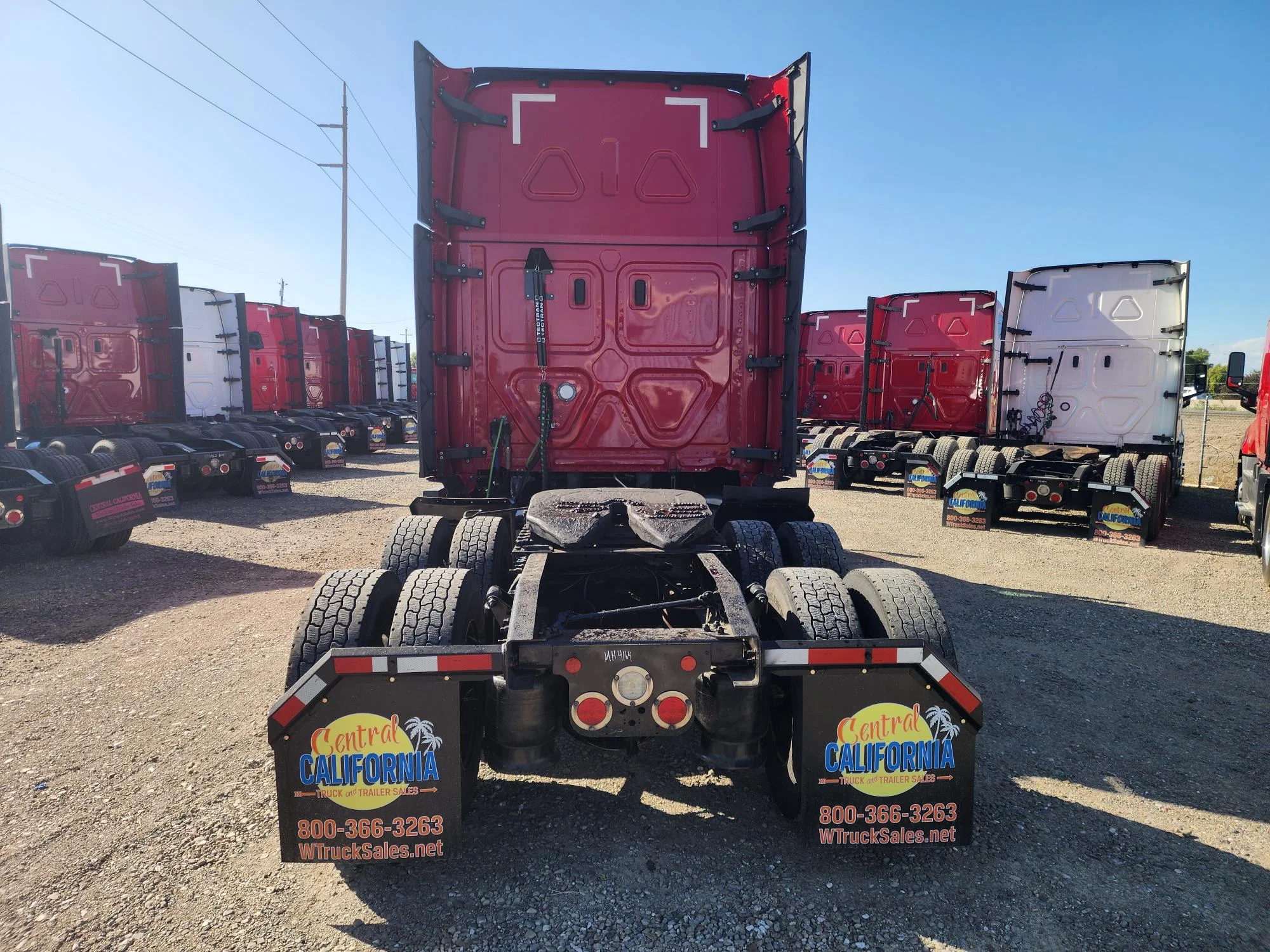 2020 Freightliner Cascadia in French Camp, CA — photo 4