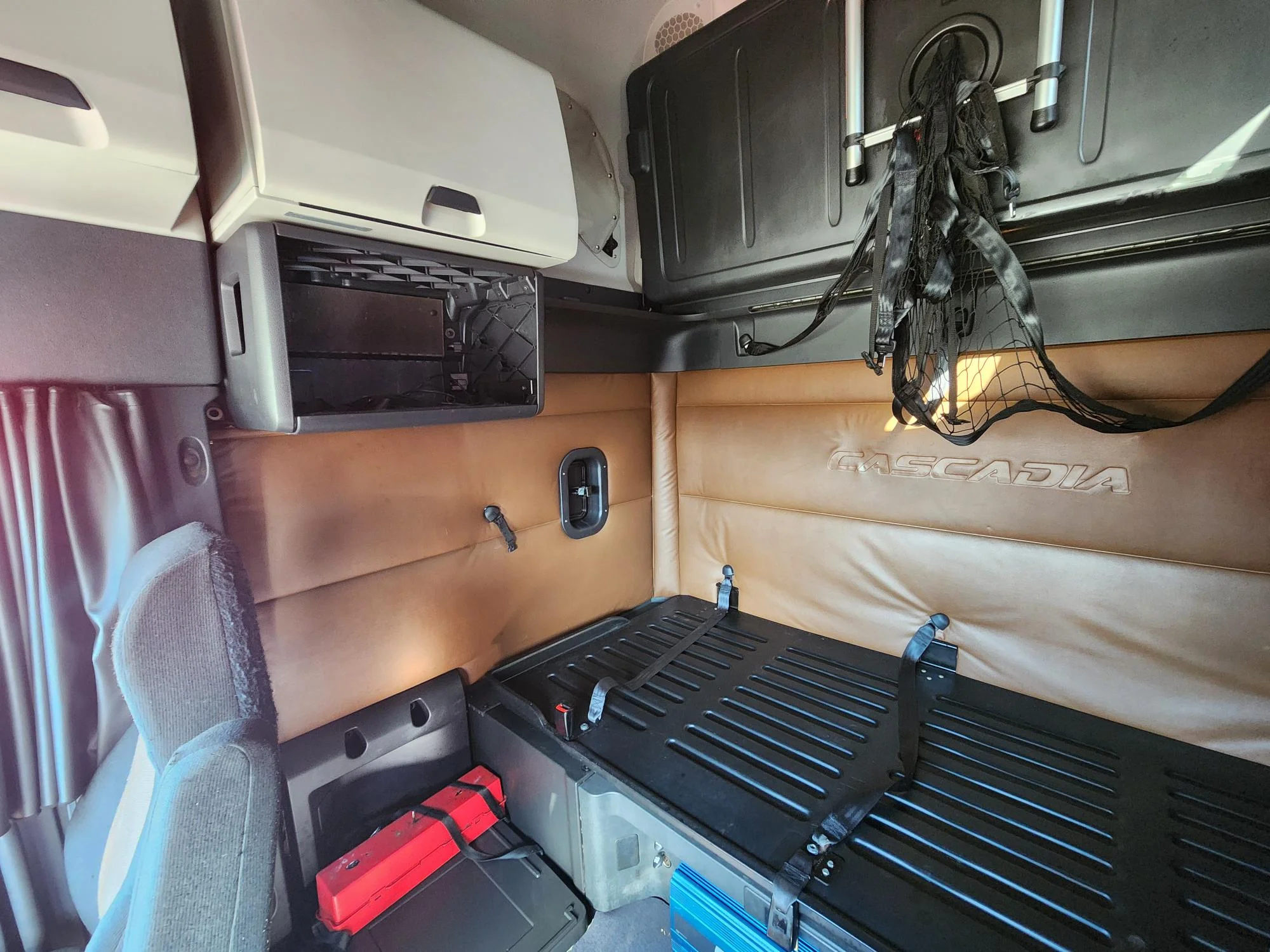 2020 Freightliner Cascadia in French Camp, CA — photo 16