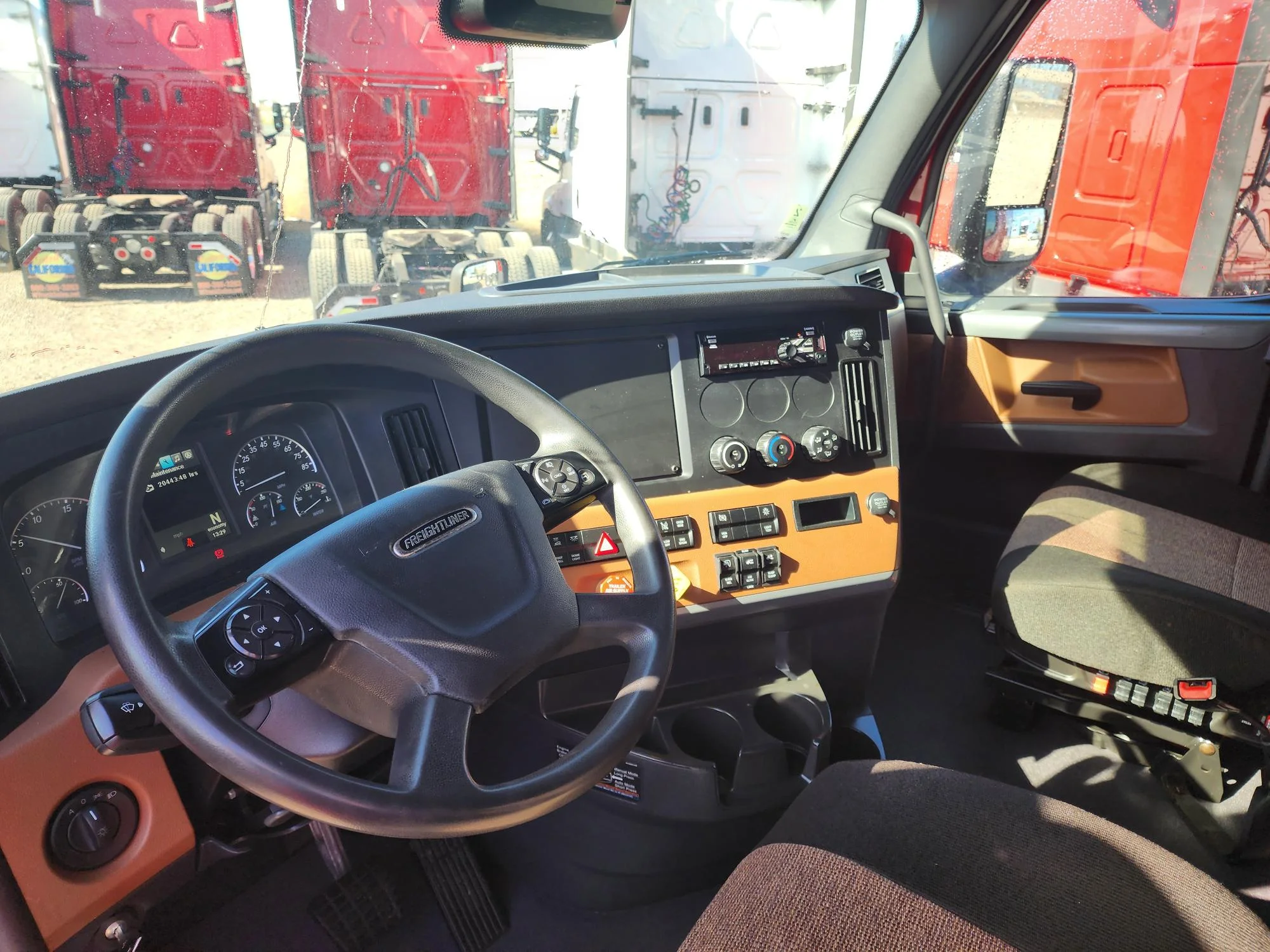 2020 Freightliner Cascadia in French Camp, CA — photo 14