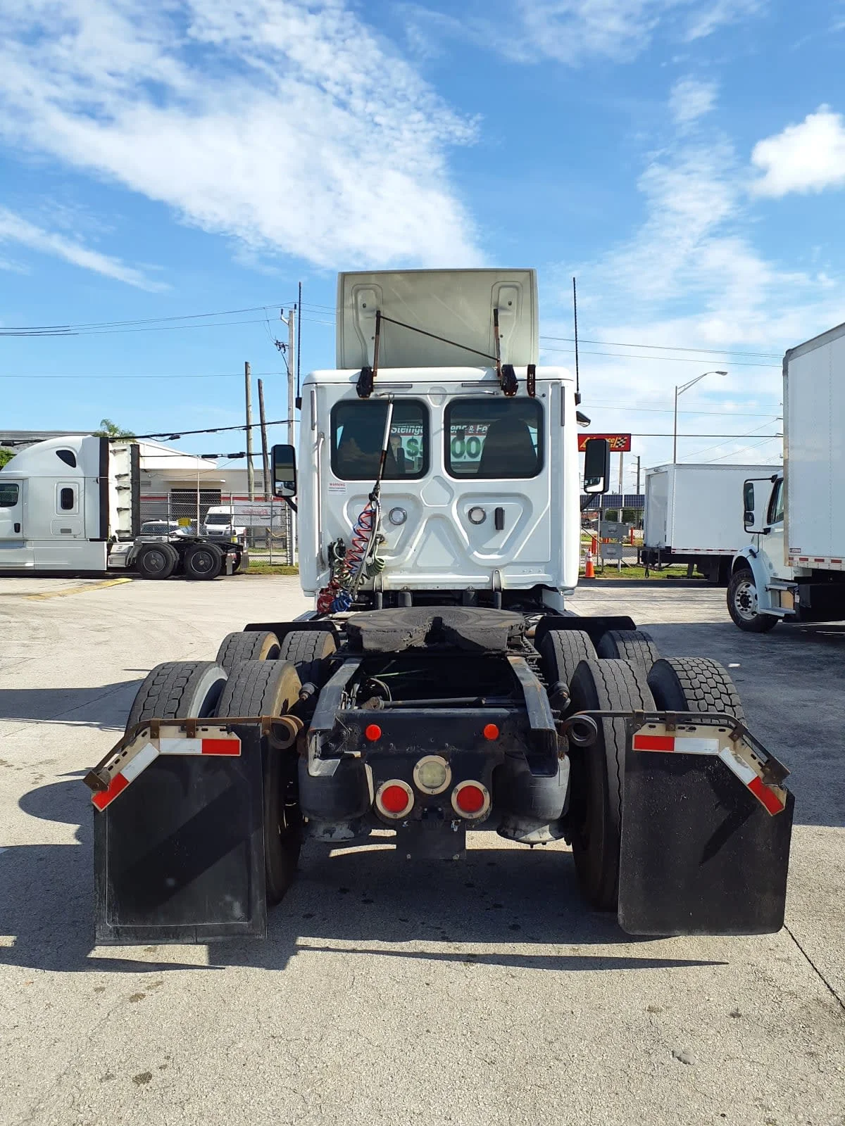 2019 Freightliner Cascadia in Miami, FL — photo 5