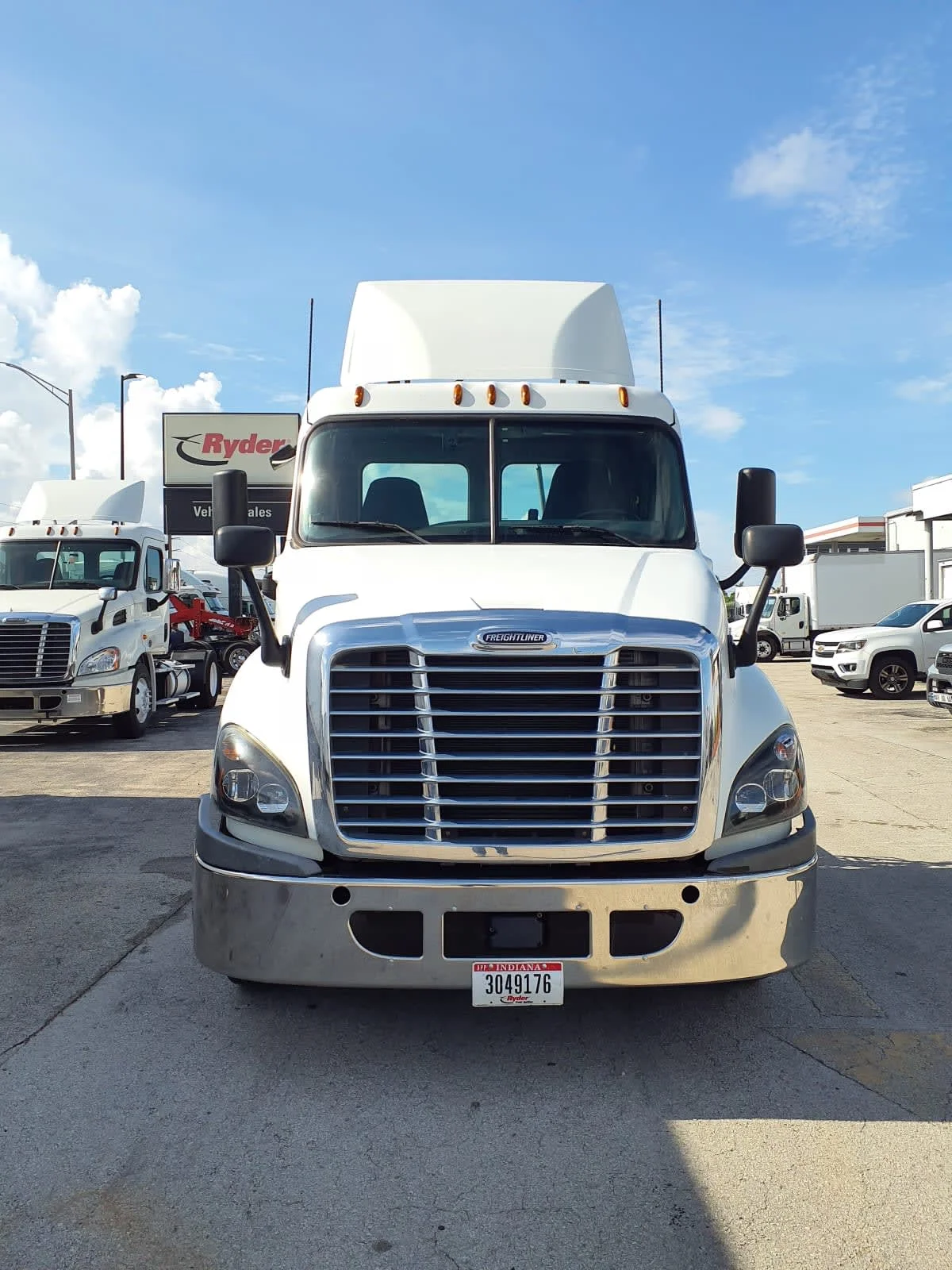 2019 Freightliner Cascadia in Miami, FL — photo 2