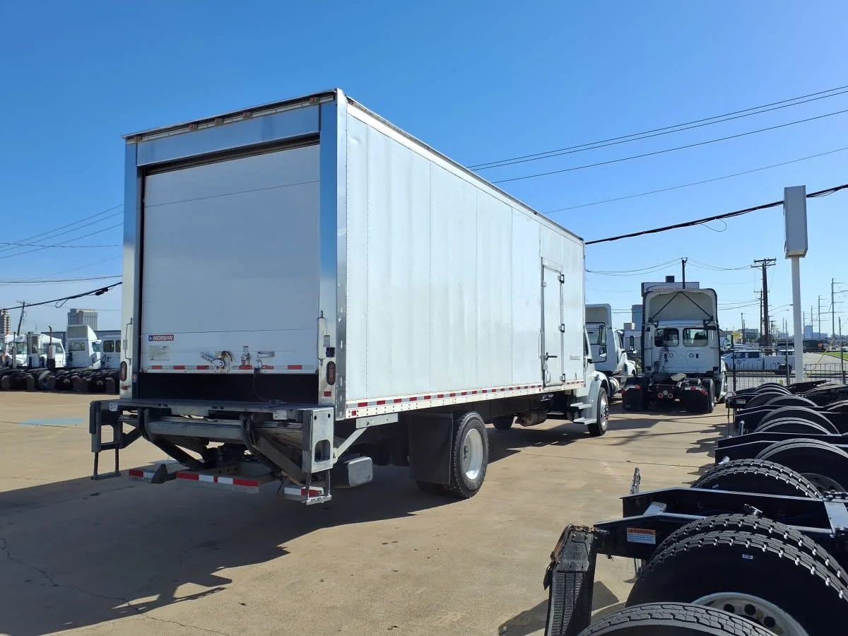 2020 Freightliner M2 106 - image 4