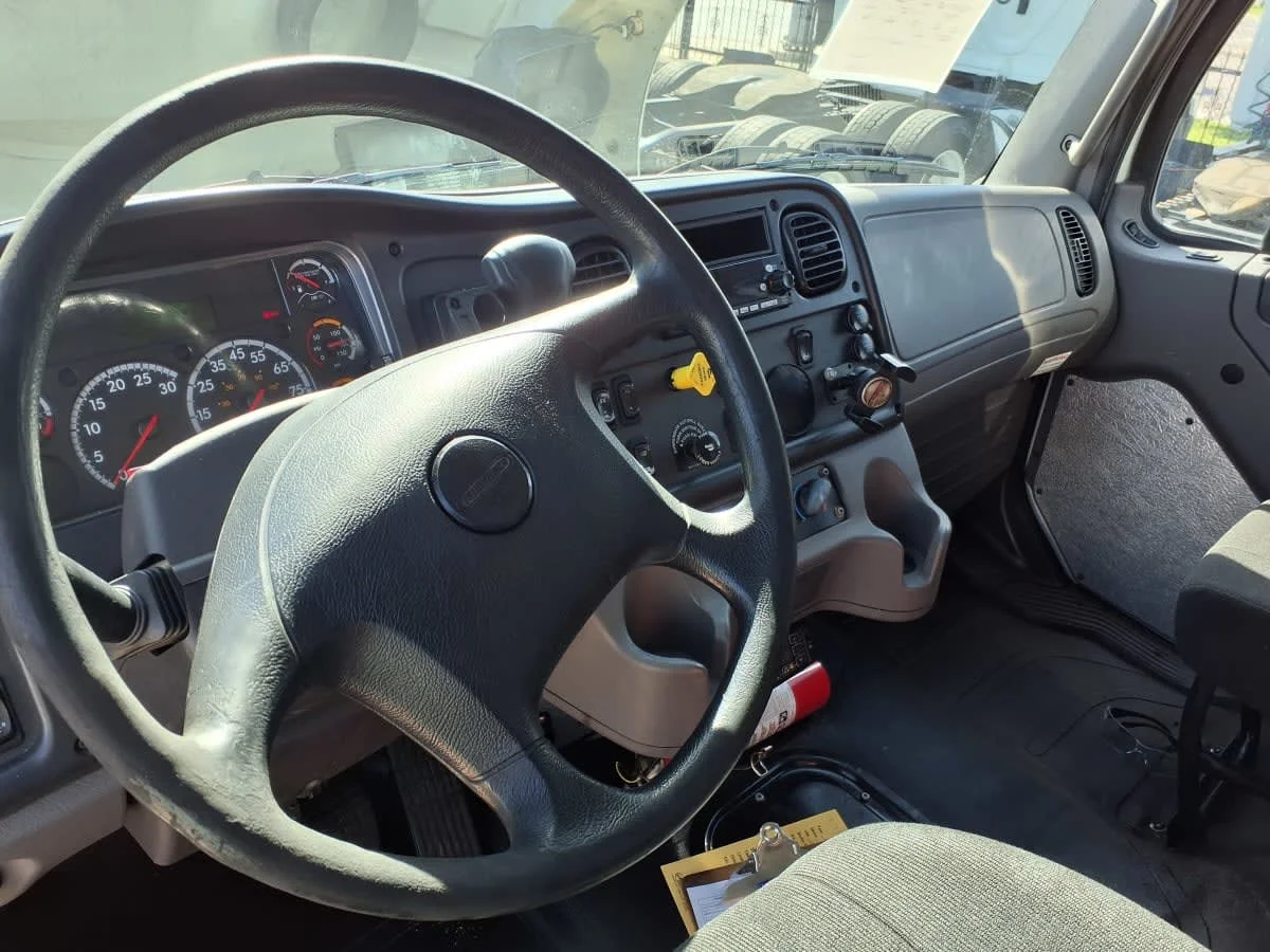 2020 Freightliner M2 106 - image 8