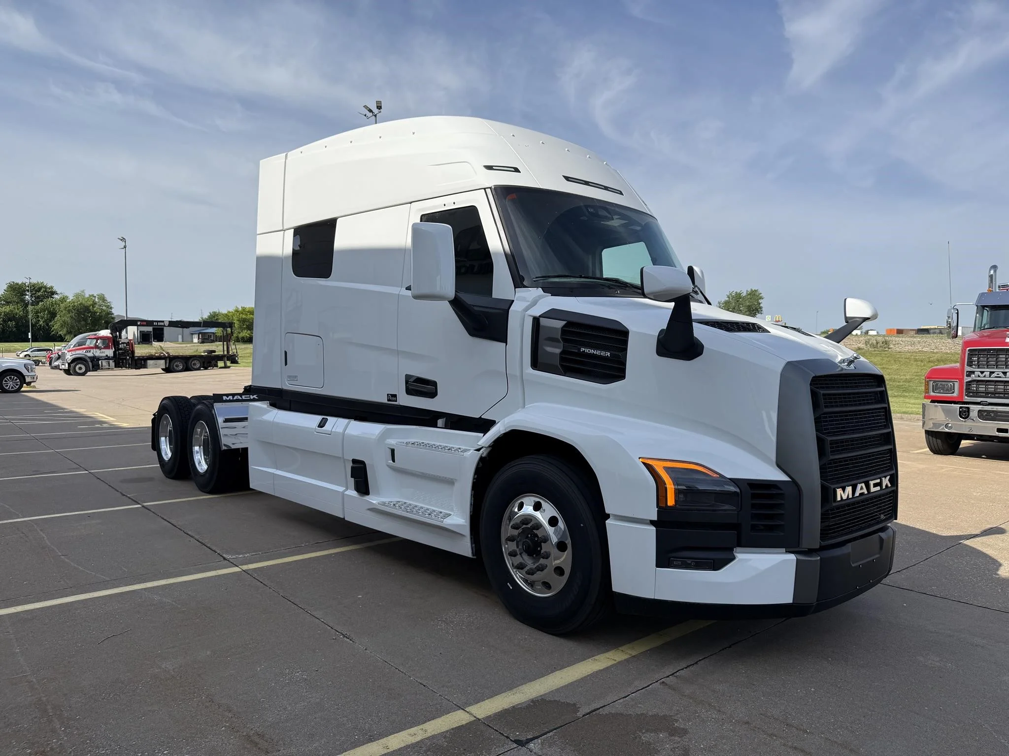 2026 Mack Pioneer — photo 3
