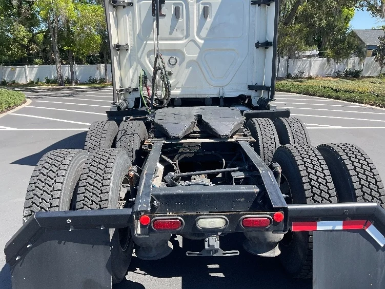 2018 Freightliner Cascadia - image 6