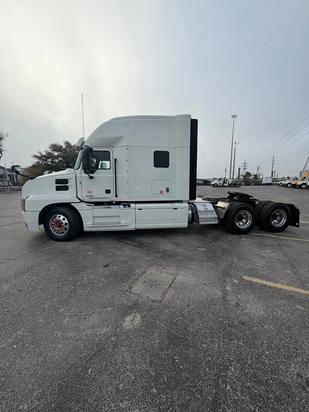 2020 Mack Anthem - image 3