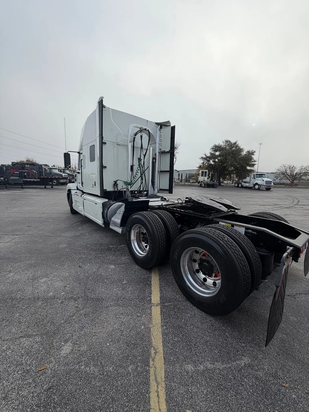 2020 Mack Anthem - image 4