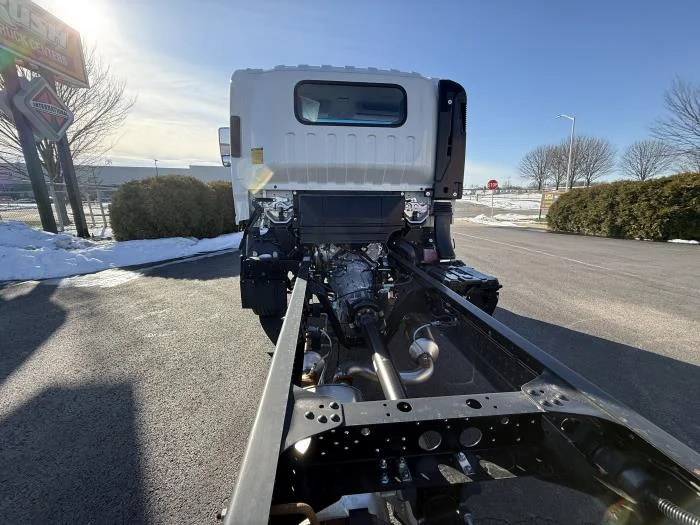 2025 Isuzu NRR - image 8