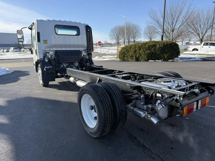 2025 Isuzu NRR in Columbus, OH — photo 6