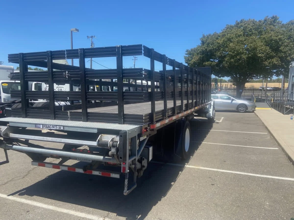 2019 Freightliner M2 106 in West Sacramento, CA — photo 4